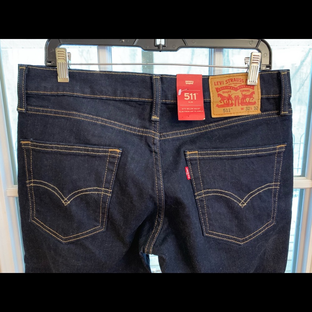 NEW! CLASSIC dark denim LEVI’S 32x32 NWT